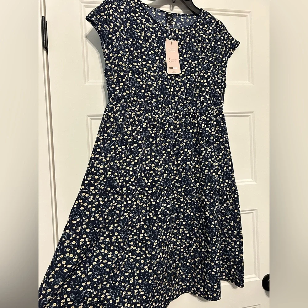 Women’s Size Small Emery Rose Floral Dress NWT - Picture 5 of 7